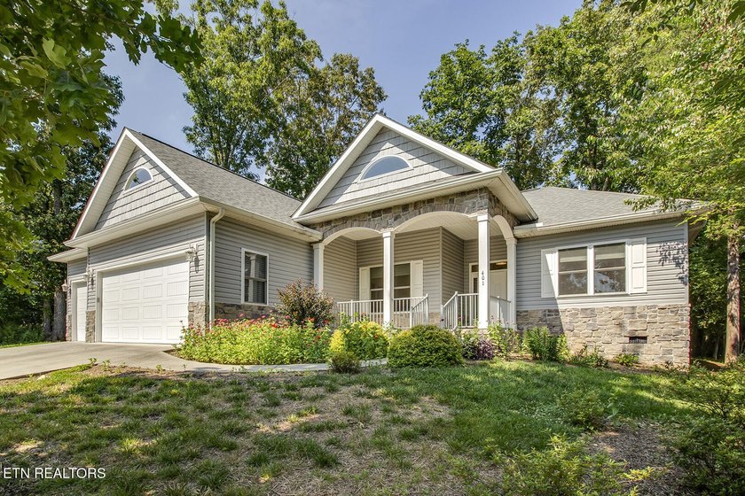 Looking for Garage space? This is the one! This beautiful - photo 3