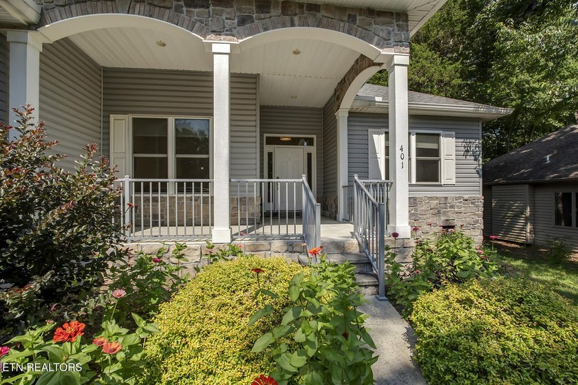 Looking for Garage space? This is the one! This beautiful - photo 4