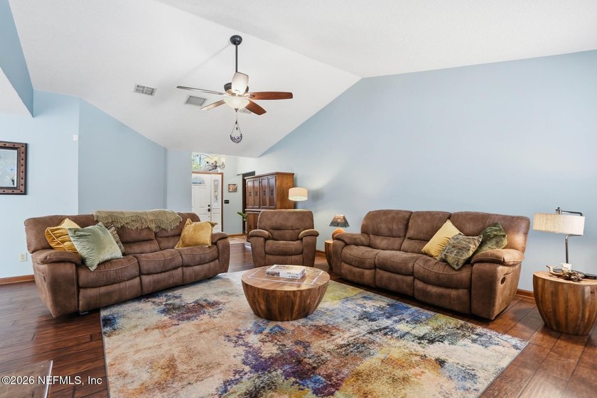 Spacious 3-bedroom, 2-bath home with a 2-car garage on a large - photo 8