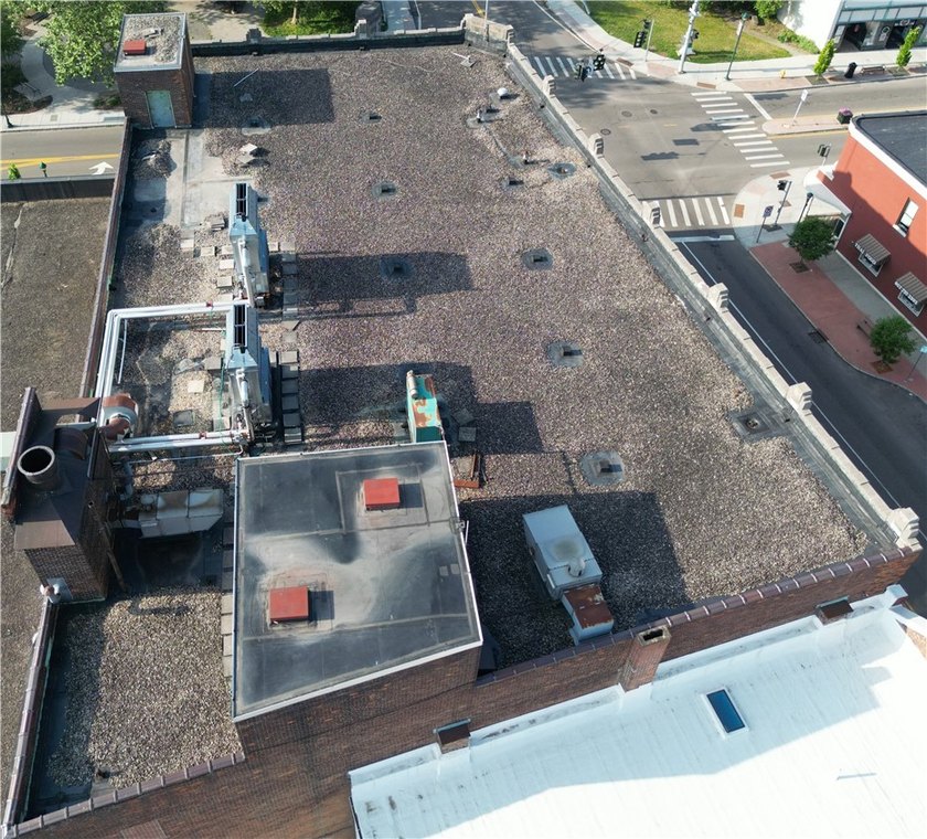 This Building is one of the high quality Business Buildings on - photo 12