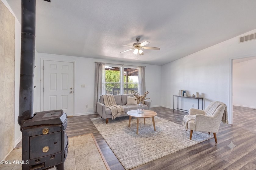 8429 Pinon Drive, Show Low, AZ 85901 - Freshly updated and - photo 3
