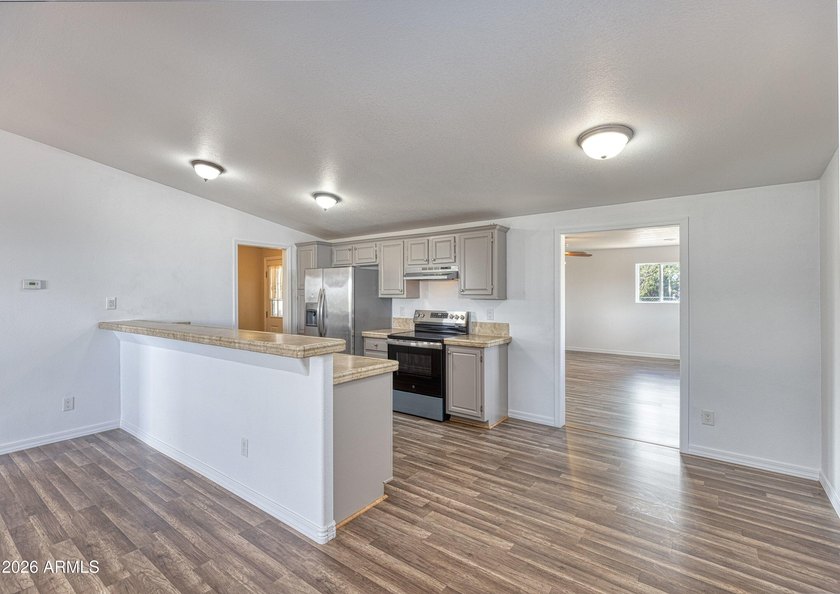 8429 Pinon Drive, Show Low, AZ 85901 - Freshly updated and - photo 4