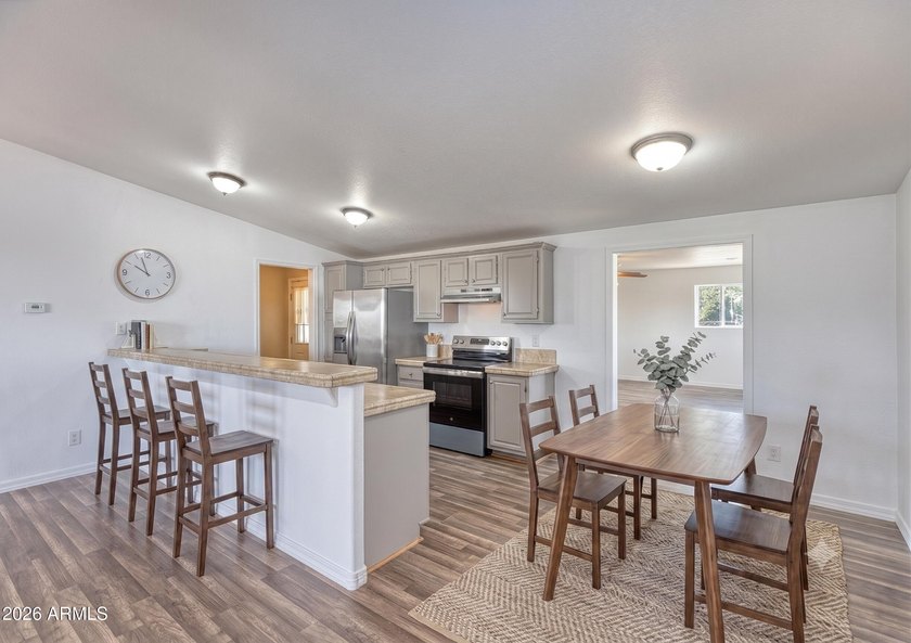 8429 Pinon Drive, Show Low, AZ 85901 - Freshly updated and - photo 5