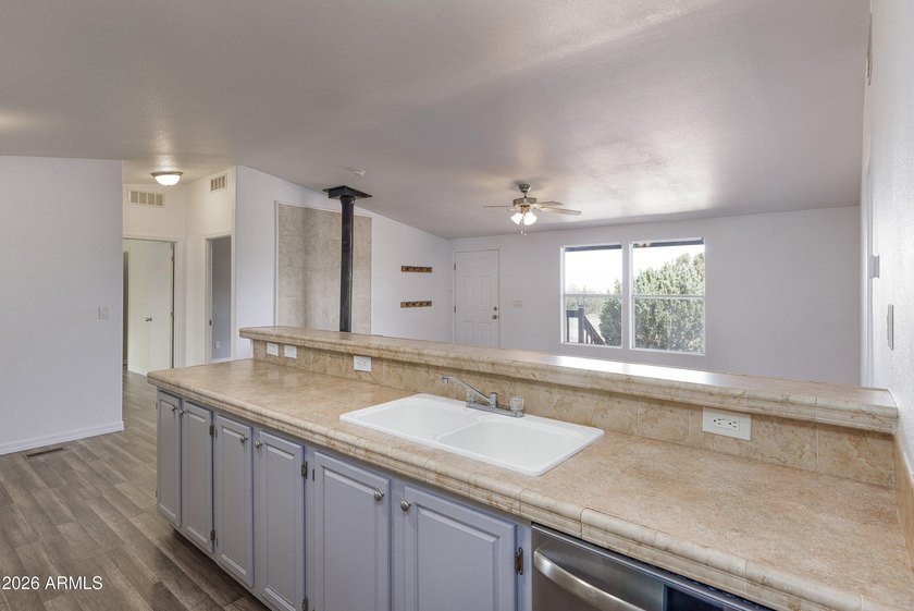 8429 Pinon Drive, Show Low, AZ 85901 - Freshly updated and - photo 6
