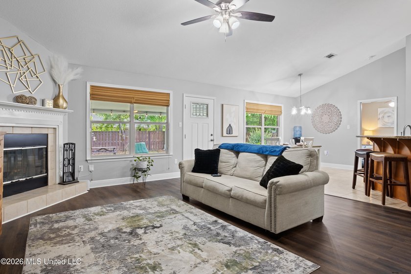 Welcome to this ALL BRICK, 4 bedroom, 2 bath beauty in the - photo 8