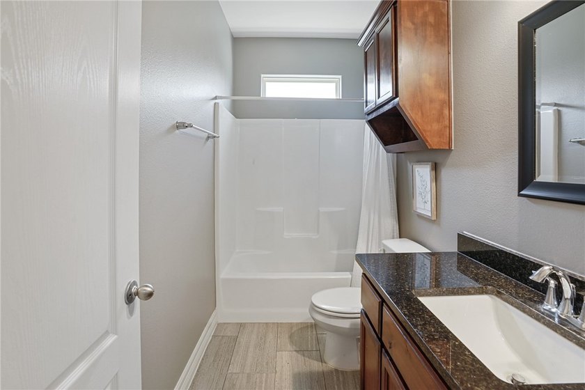 Welcome to 7618 Dove Hollow Drive. This gorgeous 3 bedroom 2 - photo 5