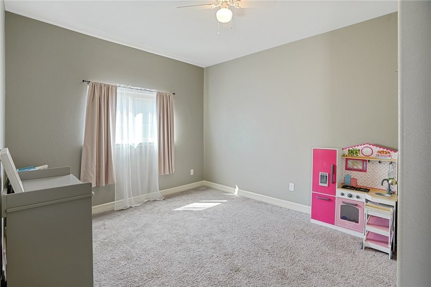 Welcome to 7618 Dove Hollow Drive. This gorgeous 3 bedroom 2 - photo 6
