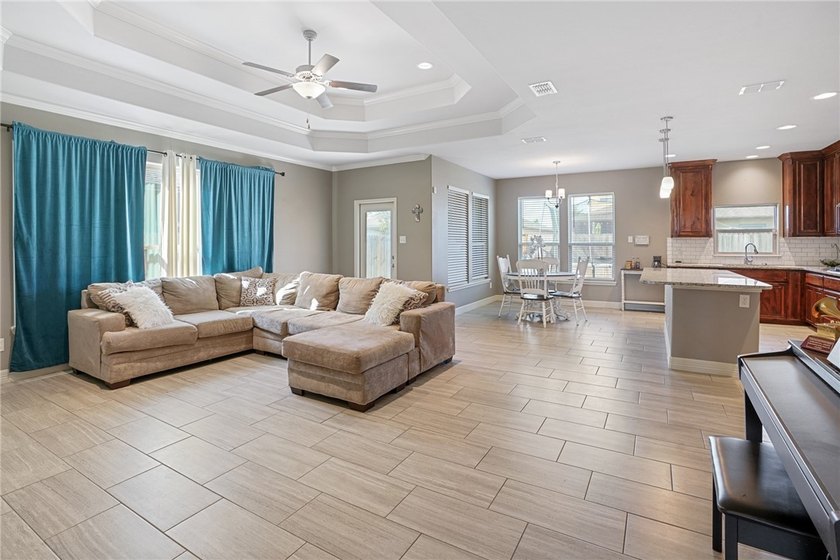 Welcome to 7618 Dove Hollow Drive. This gorgeous 3 bedroom 2 - photo 9