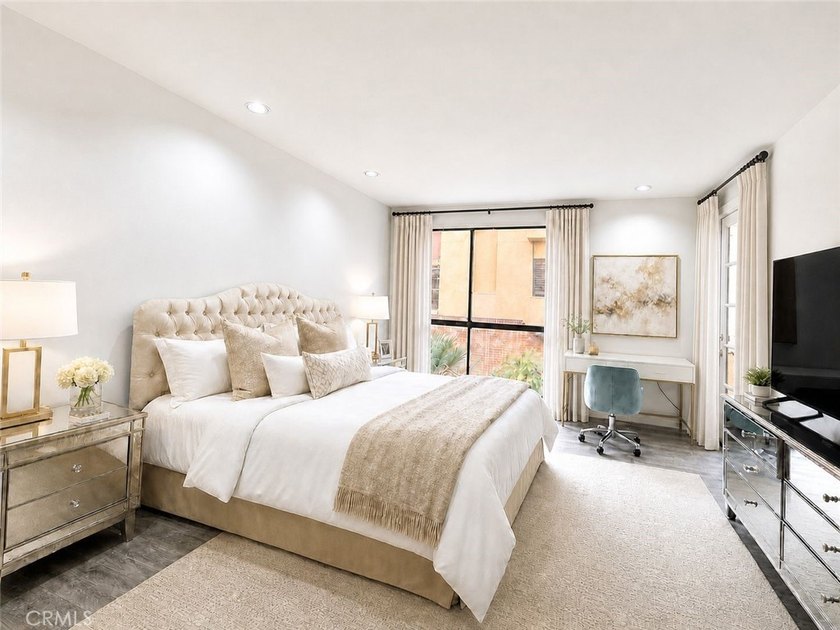 Welcome to The Hamptons of Beverly Hills, an exclusive - photo 6