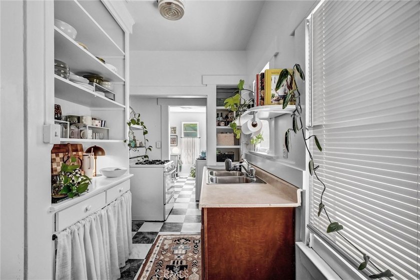 Welcome to this charming turn-of-the-century Craftsman Bungalow - photo 11