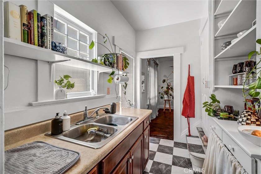 Welcome to this charming turn-of-the-century Craftsman Bungalow - photo 12