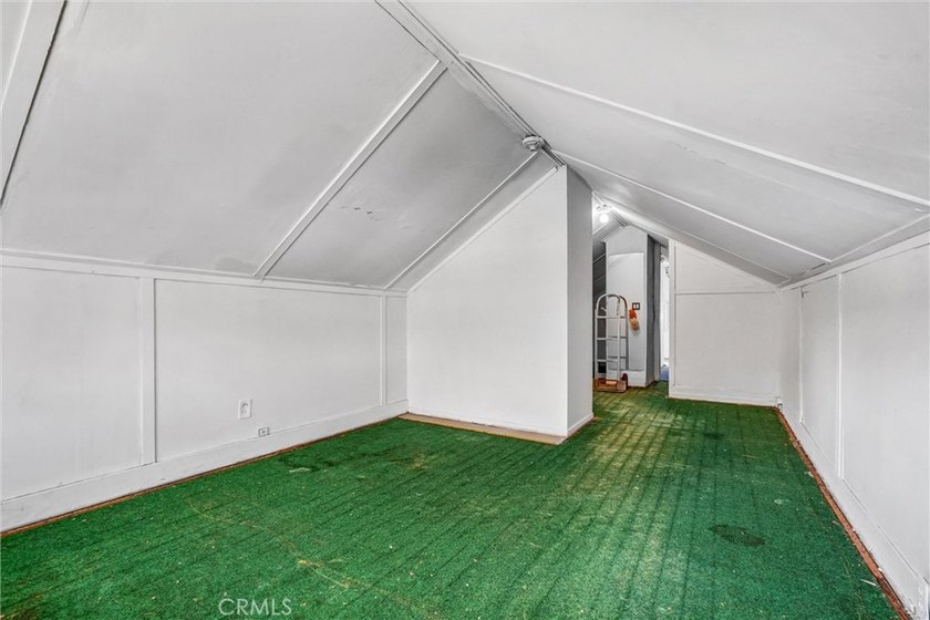 Welcome to this charming turn-of-the-century Craftsman Bungalow - photo 24