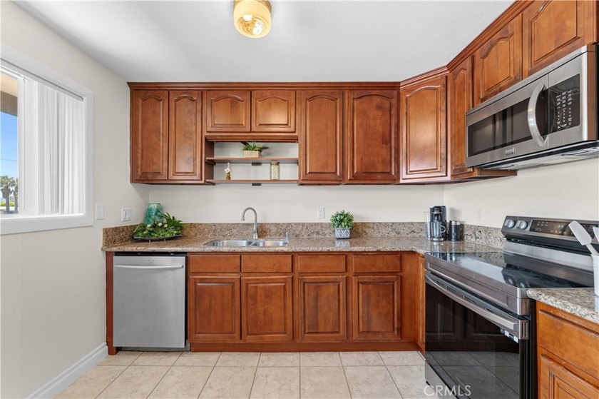 Welcome to this well-maintained upper-level condominium in the - photo 2