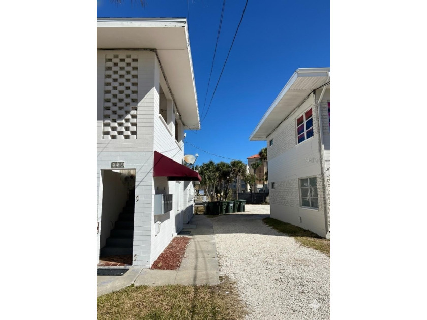 11 Apartment Suites, extremely close to Daytona Beach.  Spread - photo 3