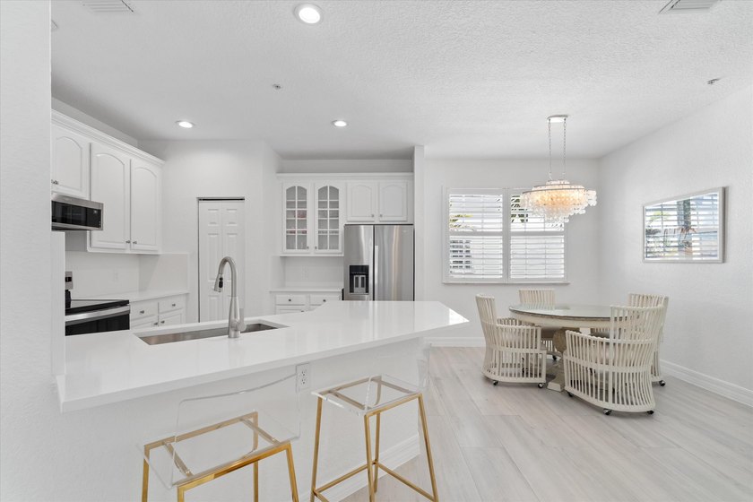 Desirable DOWNTOWN location, 2 blocks from Pineapple Grove &amp; 3 - photo 4