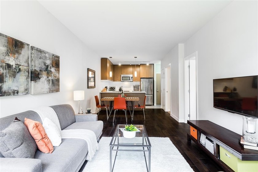 RARE 1 BED+ DEN+ FLEX in highly sought-after 'SOCIAL' in Mount - photo 15