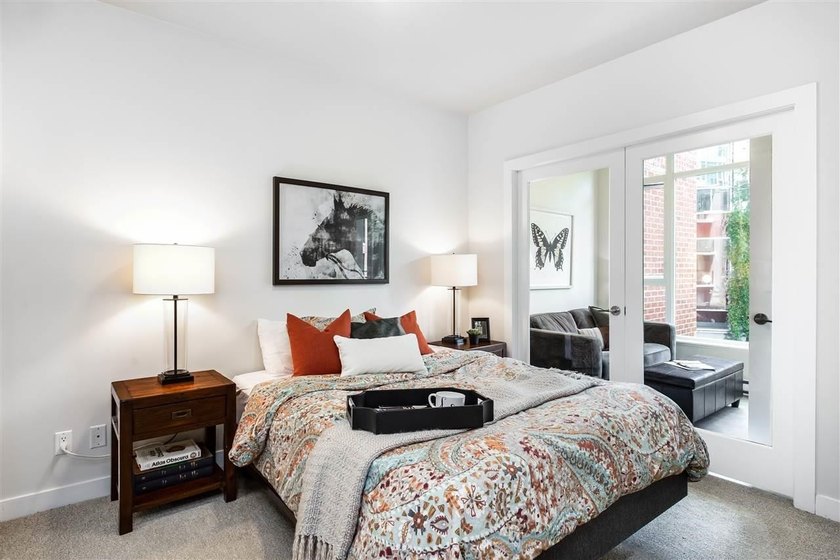 RARE 1 BED+ DEN+ FLEX in highly sought-after 'SOCIAL' in Mount - photo 17