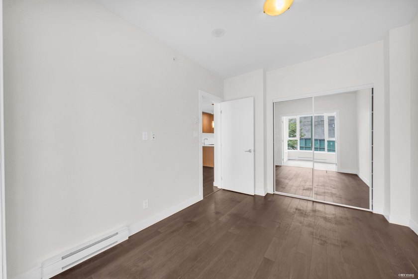 RARE 1 BED+ DEN+ FLEX in highly sought-after 'SOCIAL' in Mount - photo 20