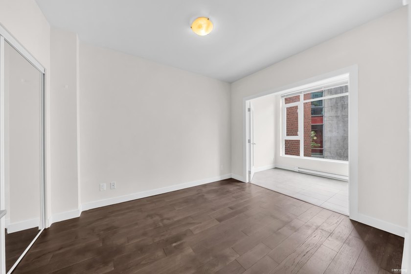 RARE 1 BED+ DEN+ FLEX in highly sought-after 'SOCIAL' in Mount - photo 21