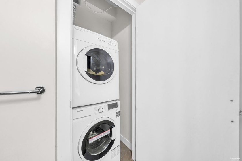 RARE 1 BED+ DEN+ FLEX in highly sought-after 'SOCIAL' in Mount - photo 26