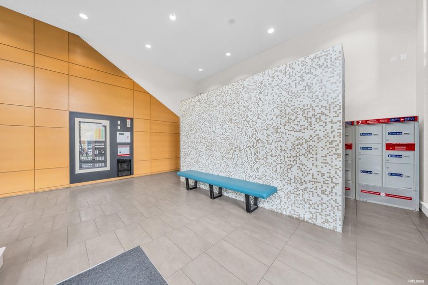 RARE 1 BED+ DEN+ FLEX in highly sought-after 'SOCIAL' in Mount - photo 31