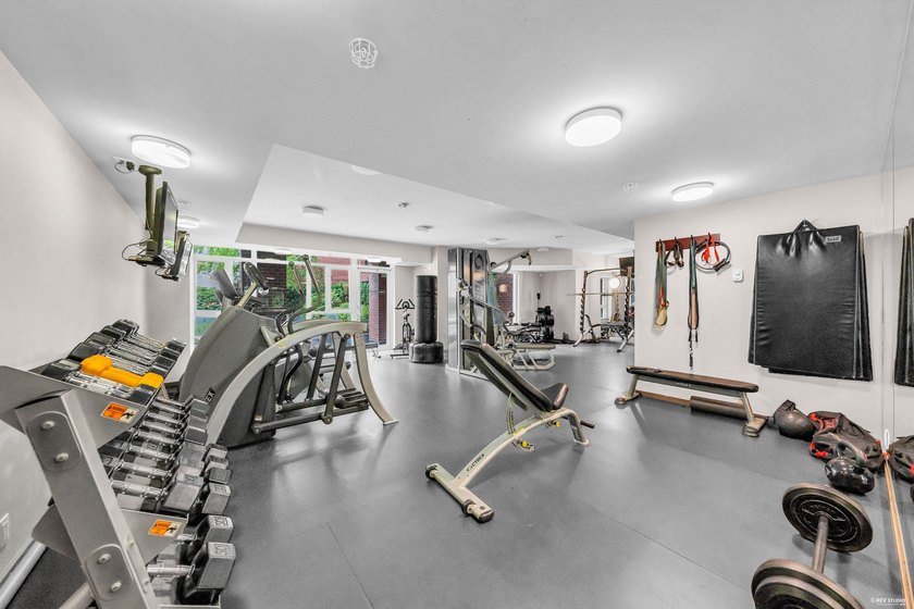 RARE 1 BED+ DEN+ FLEX in highly sought-after 'SOCIAL' in Mount - photo 32