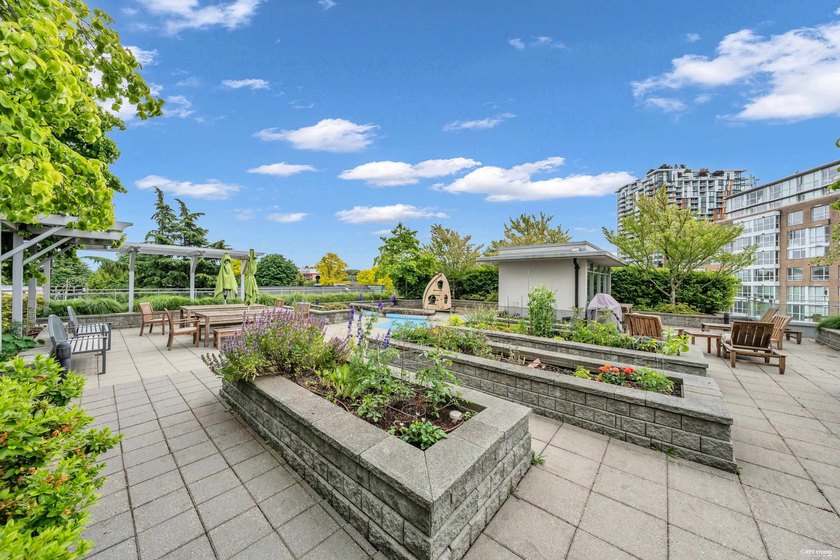 RARE 1 BED+ DEN+ FLEX in highly sought-after 'SOCIAL' in Mount - photo 36