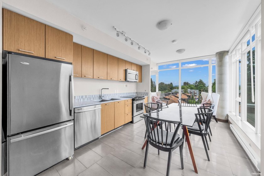 RARE 1 BED+ DEN+ FLEX in highly sought-after 'SOCIAL' in Mount - photo 37