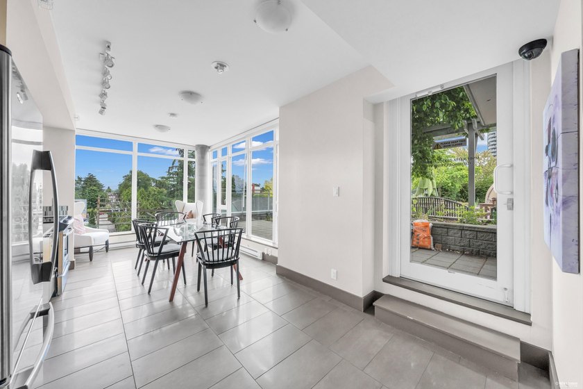 RARE 1 BED+ DEN+ FLEX in highly sought-after 'SOCIAL' in Mount - photo 38