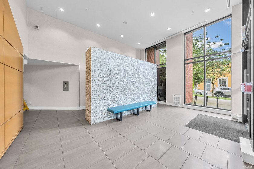 RARE 1 BED+ DEN+ FLEX in highly sought-after 'SOCIAL' in Mount - photo 39