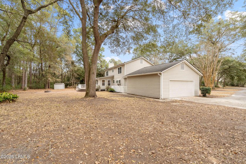 Welcome to 11 Redwood Lane on desirable Lady's Island! Situated - photo 44