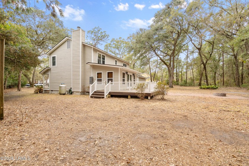 Welcome to 11 Redwood Lane on desirable Lady's Island! Situated - photo 49