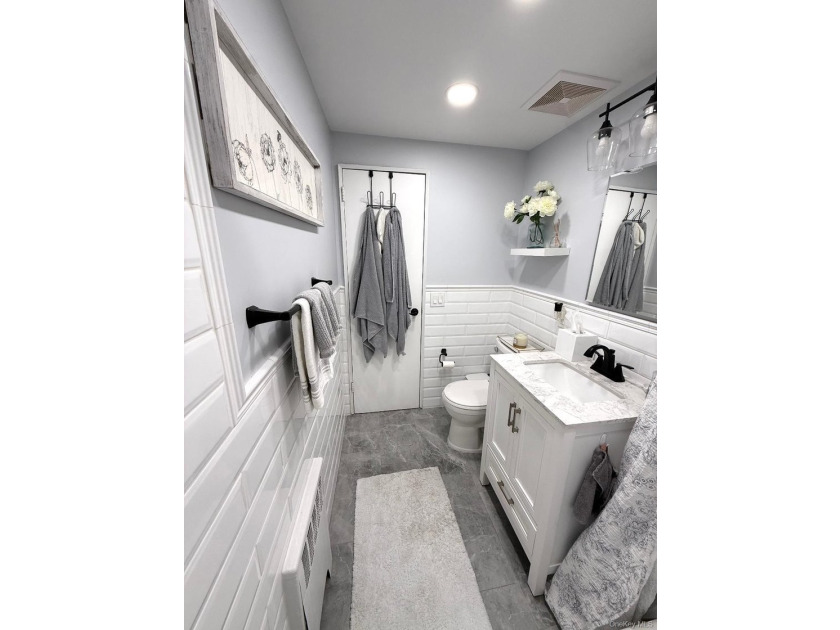 Totally Renovated Clearview One Bedroom (Lower Level, Square - photo 23