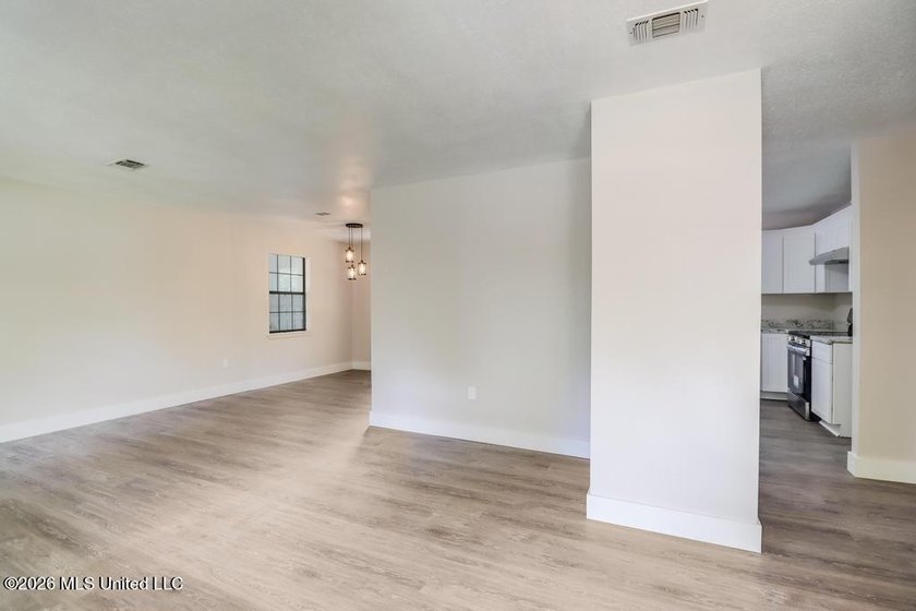 Back on the market through no fault of the seller. Get ready to - photo 4