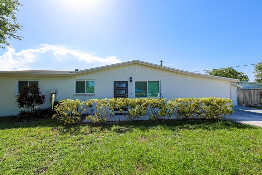 NO HOA! Nicely kept 3-bedroom, 2-bath single-family home - photo 3