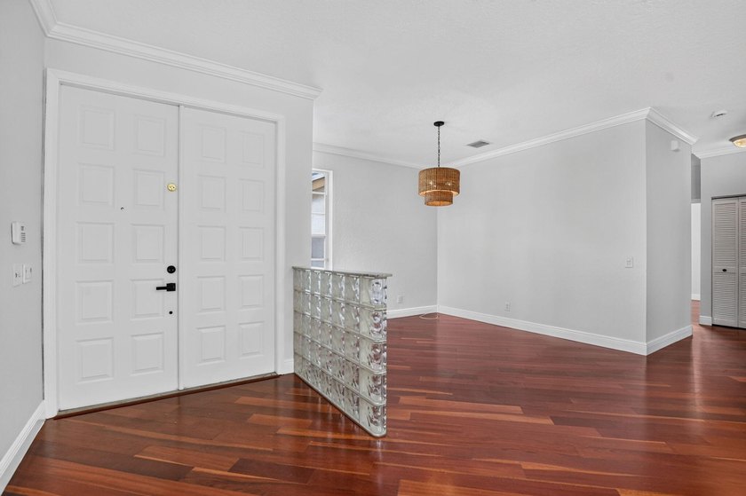 This spacious true 5-bedroom, 3-bathroom home in a gated West - photo 4