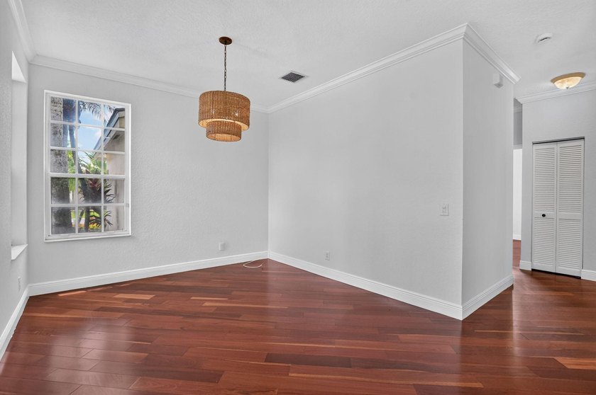 This spacious true 5-bedroom, 3-bathroom home in a gated West - photo 9