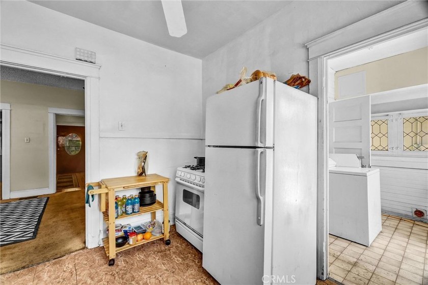 Welcome to the Gowdy House, a classic Craftsman triplex located - photo 19