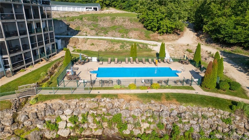 Discover this top-floor 3-bedroom, 3-bathroom condo with a - photo 23
