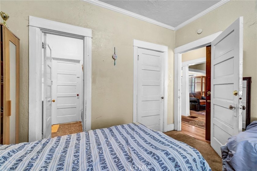 Welcome to the Gowdy House, a classic Craftsman triplex located - photo 26