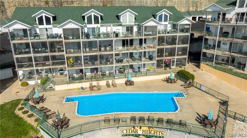 Discover this top-floor 3-bedroom, 3-bathroom condo with a - photo 31