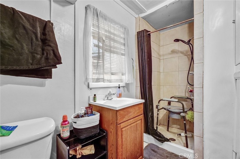 Welcome to the Gowdy House, a classic Craftsman triplex located - photo 47