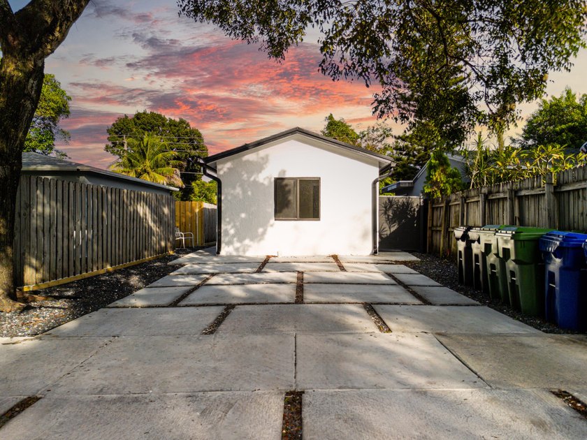 Turn the key and start earning from day one-or live in one unit - photo 4