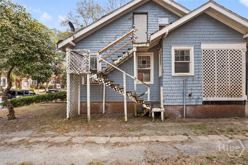 This property hold endless potential to become the home of your - photo 6