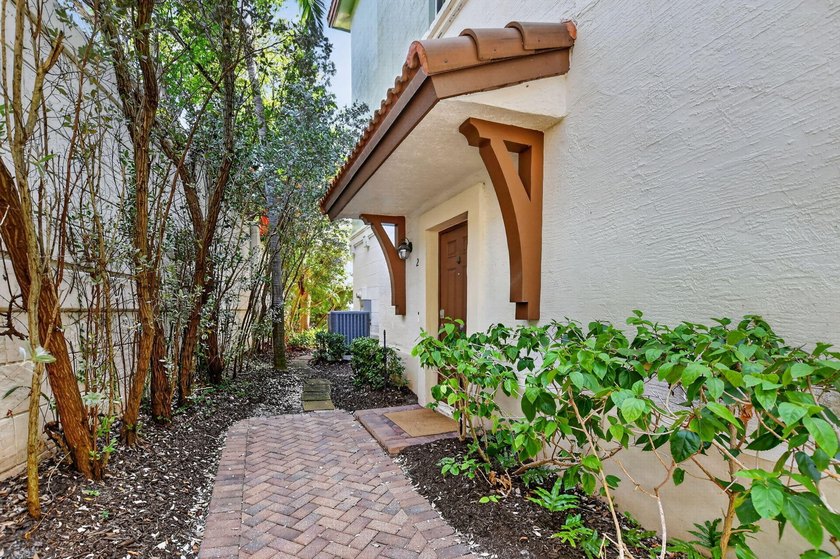 Rarely Available! Experience the best of East Boca living in - photo 2