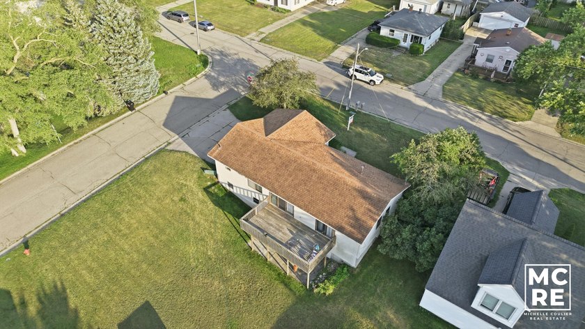 Experience the perfect blend of tranquil lakefront living and - photo 14