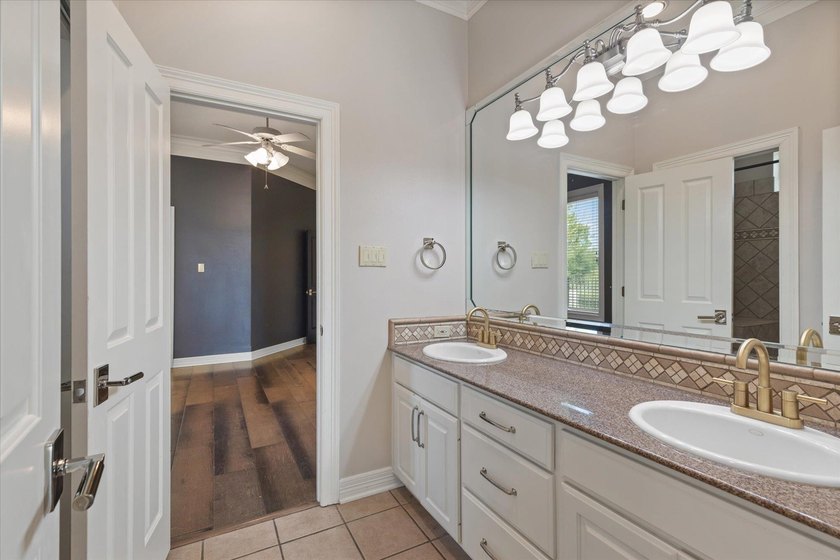 Luxury Living in Turtle Creek. Experience refined East Texas - photo 31