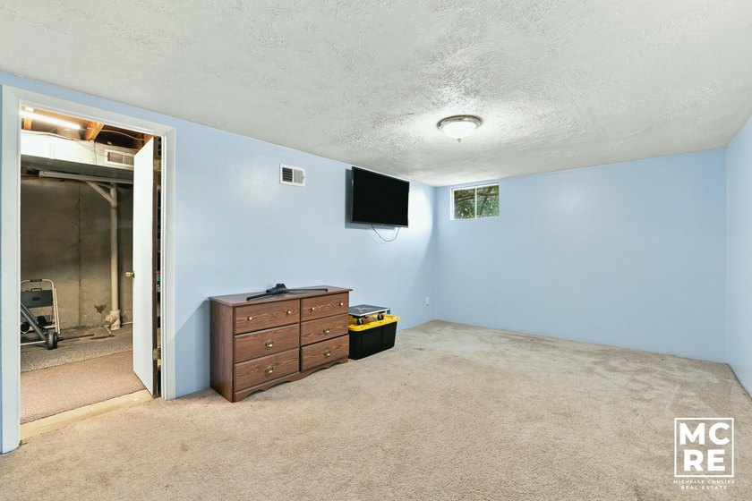 Experience the perfect blend of tranquil lakefront living and - photo 33