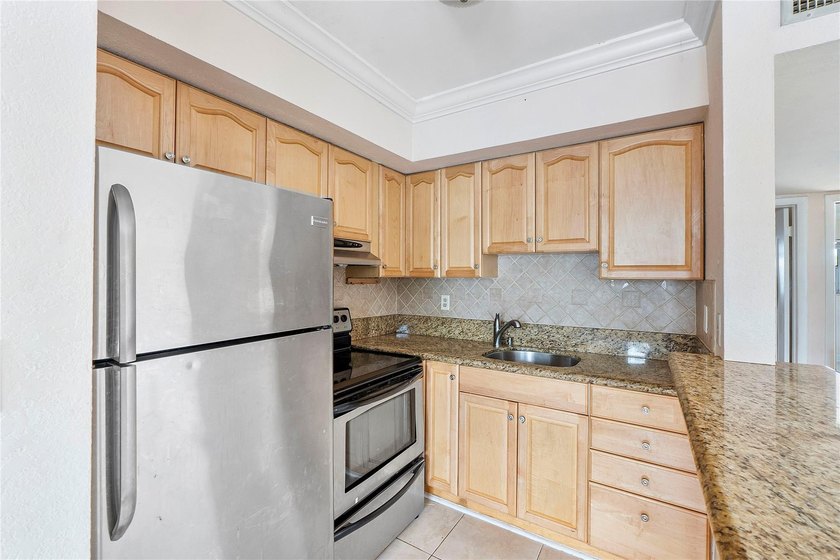 Discover a chic 2-bedroom, 1-bath corner unit condo with - photo 3