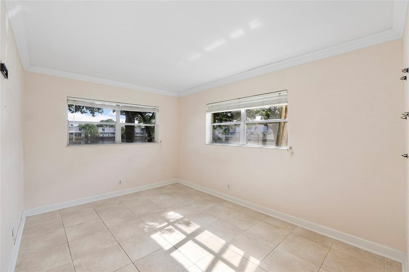 Discover a chic 2-bedroom, 1-bath corner unit condo with - photo 6